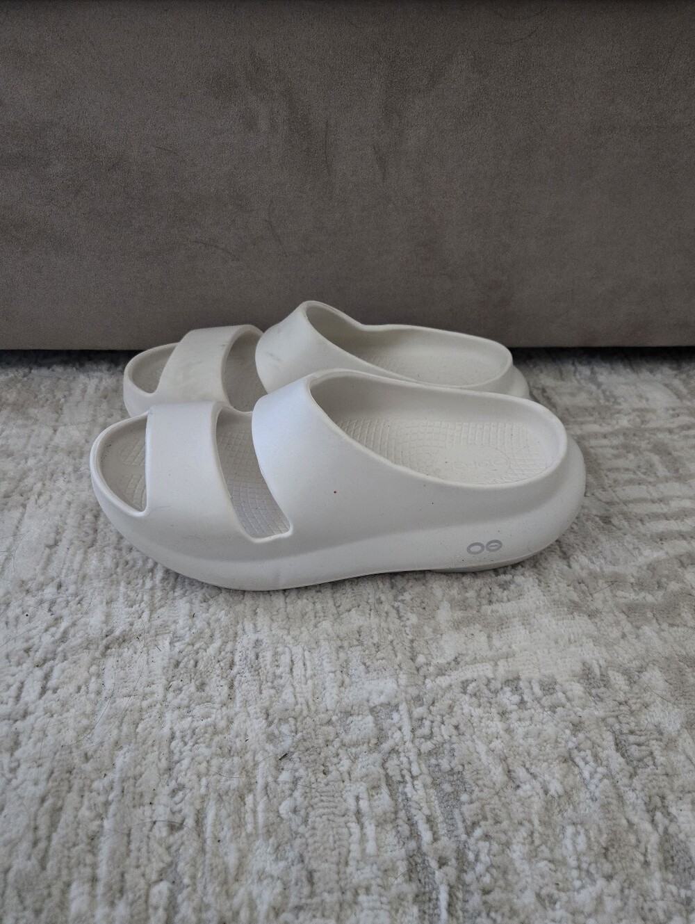Oofos OOyea Plus Two Strap Sandal Womens Sz 9 White Chalk Slides. - Picture 2 of 8